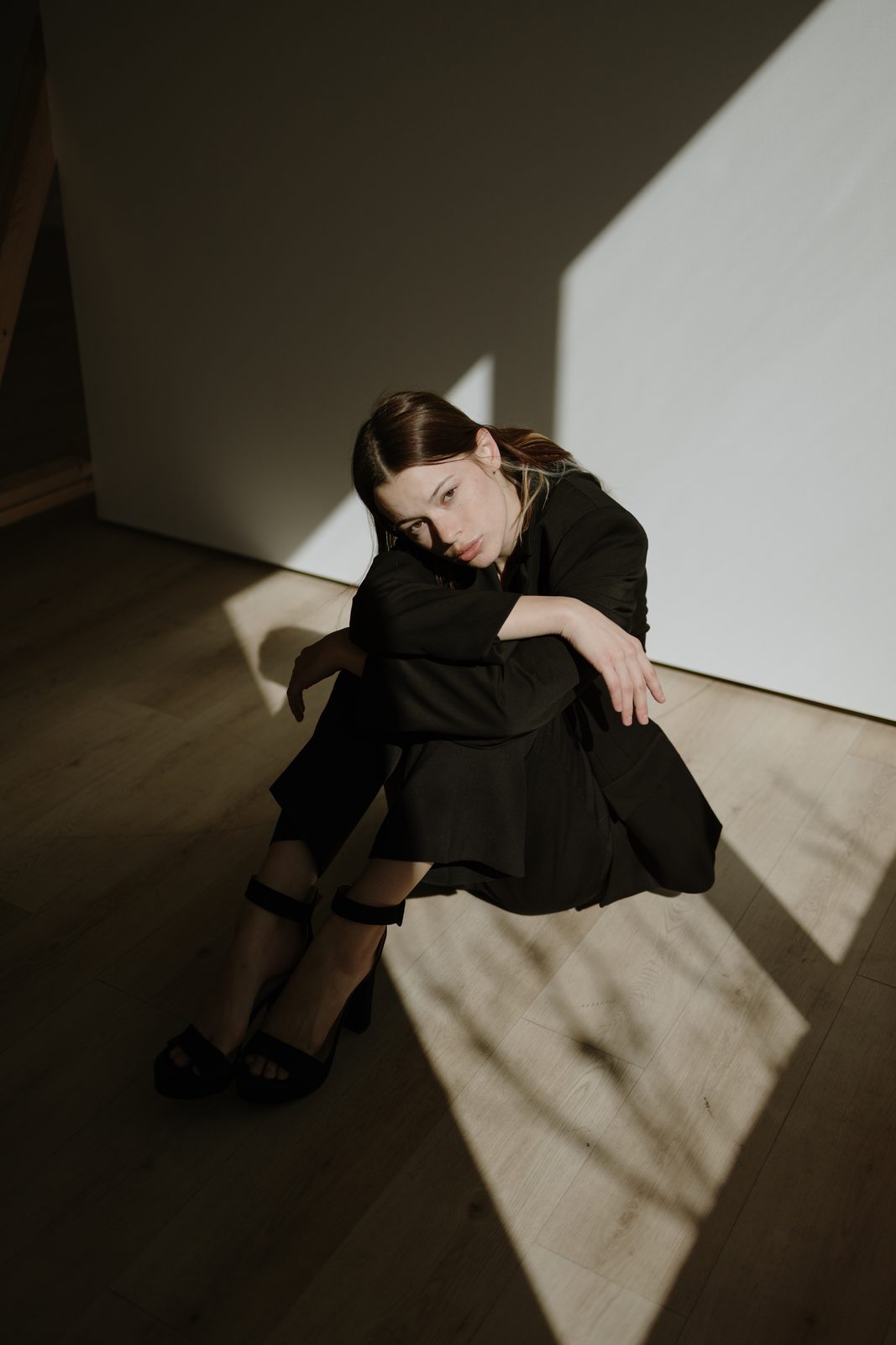 Editorial — suit, floor